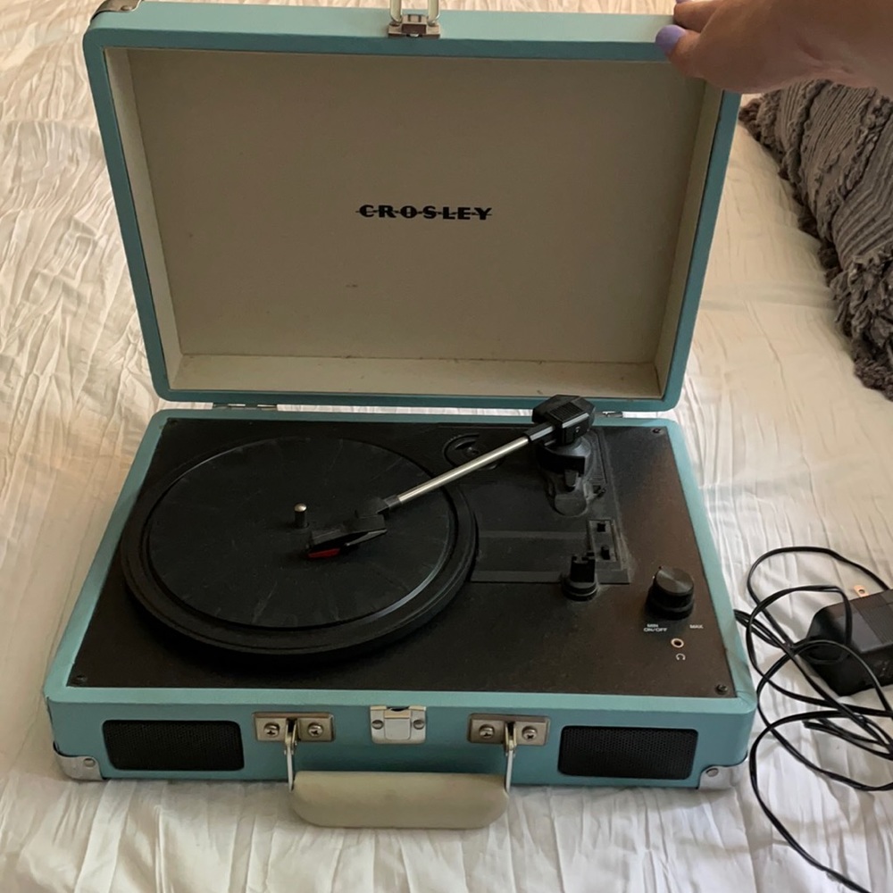 CROSLEY SUITCASE RECORD PLAYER
